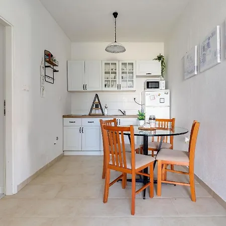 Appartement Geraeumige Im Erdgeschoss Mit Meerblick Vom Privaten Balkon Kožino